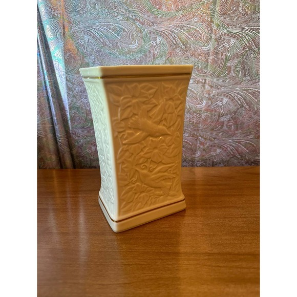 Vintage Hummingbird vase by Lenox - Picture 3 of 10